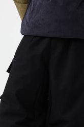 Pantalones de nieve de pana suave estructurados y holgados de color negro para hombre